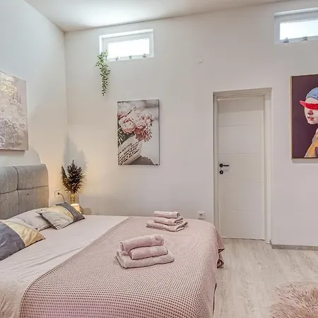 Studio Riva With Terrace Apartment *