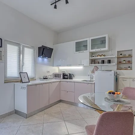Studio Riva With Terrace * Porec